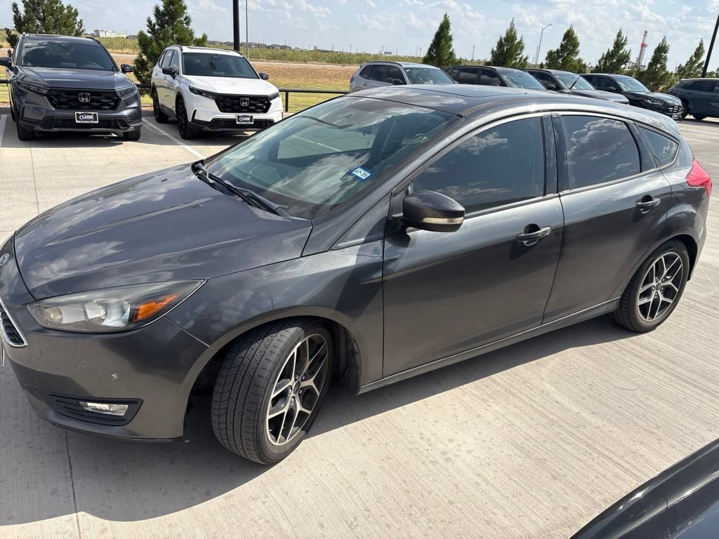Used 2018 Ford Focus SEL w/ Cold Weather Package FWD image 2