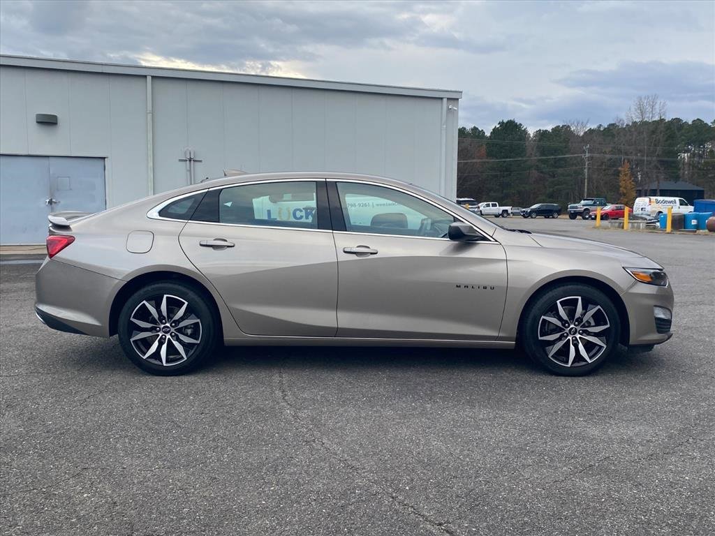 Used 2022 Chevrolet Malibu RS image 2