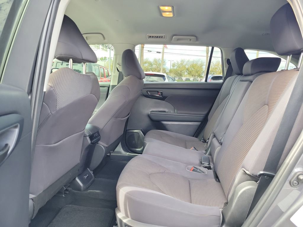 Used 2021 Toyota Highlander LE image 15