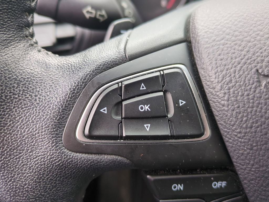 Used 2017 Ford Escape SE w/ SE Sport Appearance Package image 19