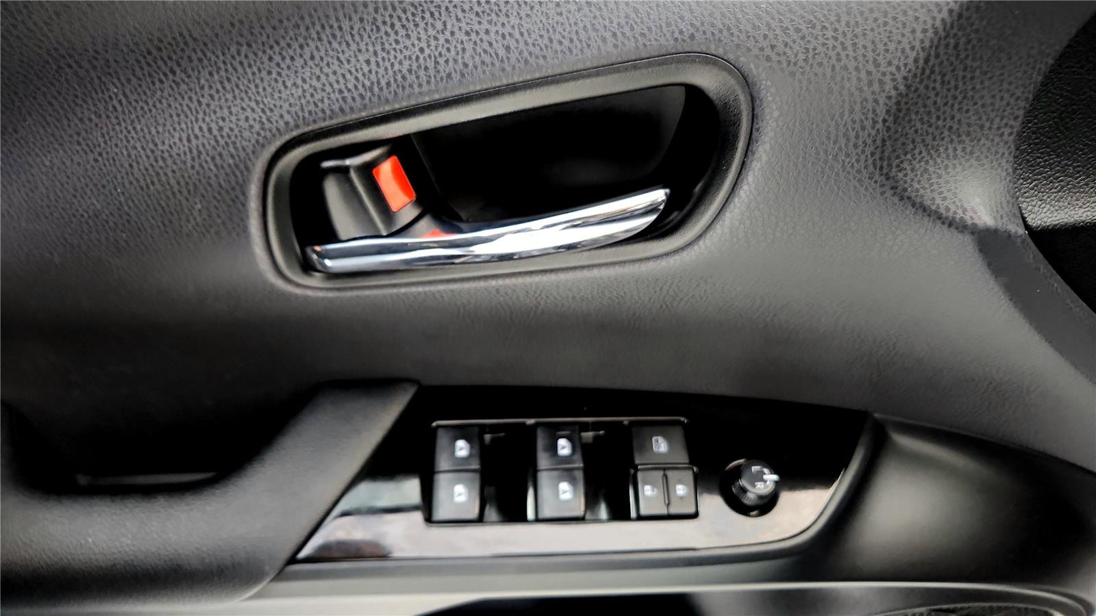 Used 2018 Toyota Prius Prime Premium image 22