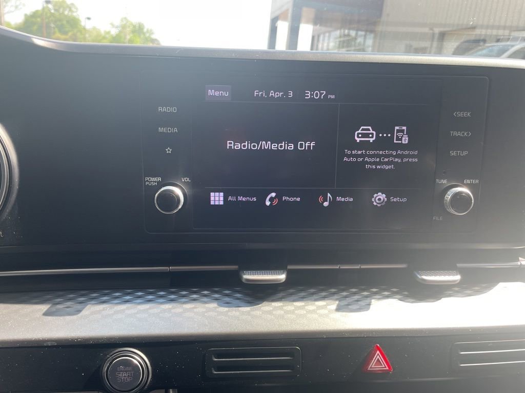 Used 2023 Kia Carnival LX image 25