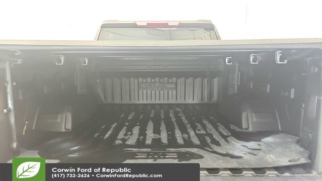 Used 2019 GMC Sierra 1500 SLT w/ X31 Off-Road Package AWD/4WD image 19