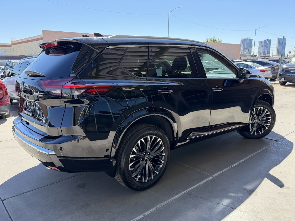 Used 2025 Nissan Rogue Platinum w/ Tech Package image 4