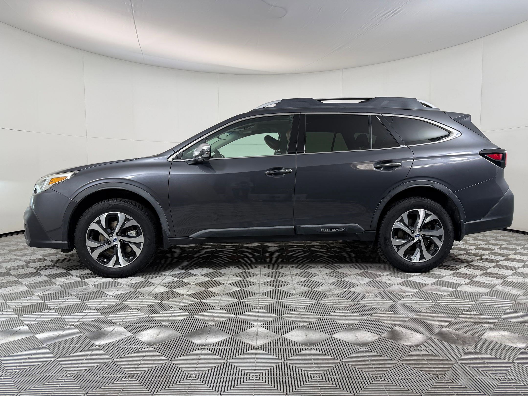 Used 2020 Subaru Outback Touring XT image 2