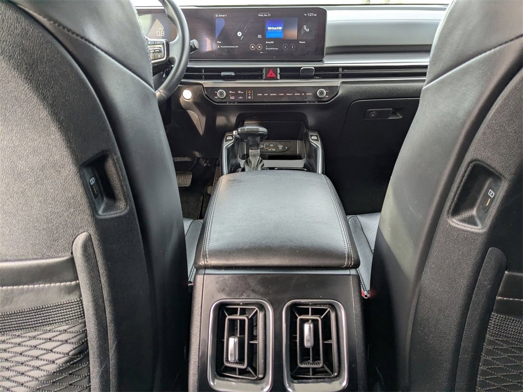 Used 2024 Kia Sorento S image 32