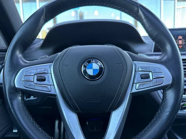 Used 2019 BMW 750i w/ Executive Package RWD image 29