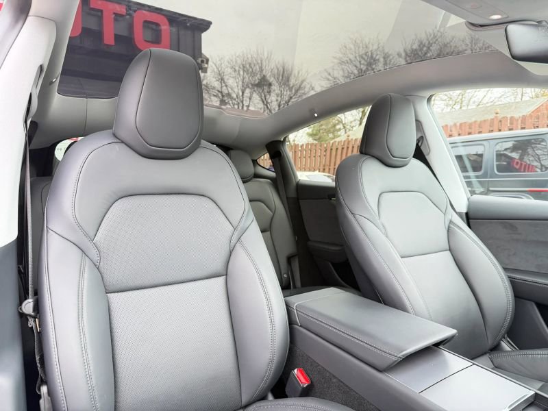 Used 2026 Tesla Model Y Long Range image 31