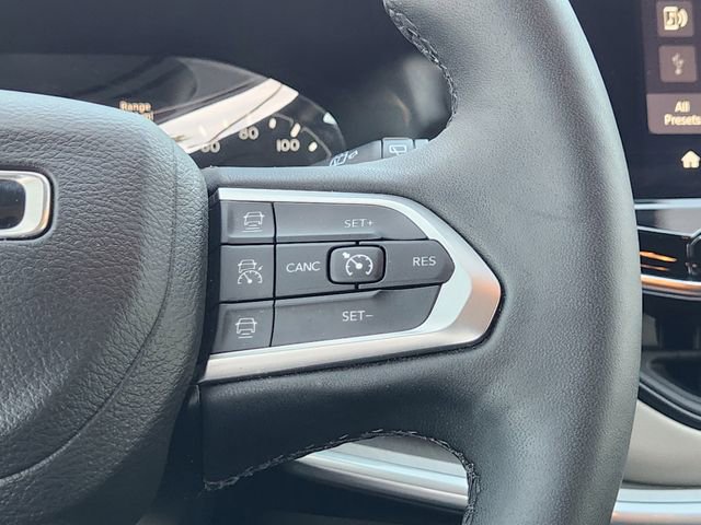 Used 2025 Jeep Compass Limited image 29