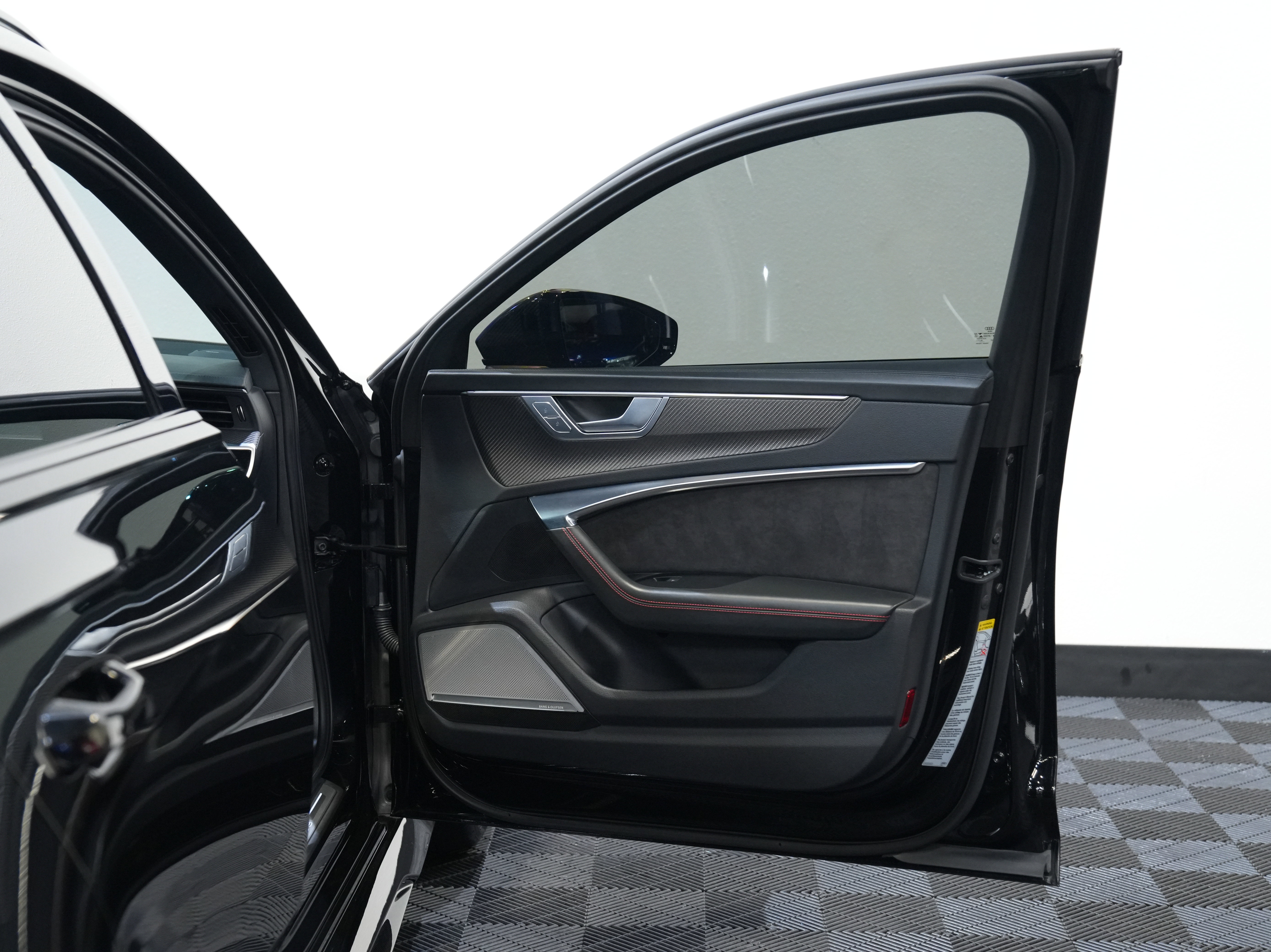 Used 2021 Audi RS 6 w/ Carbon Optic Package image 23