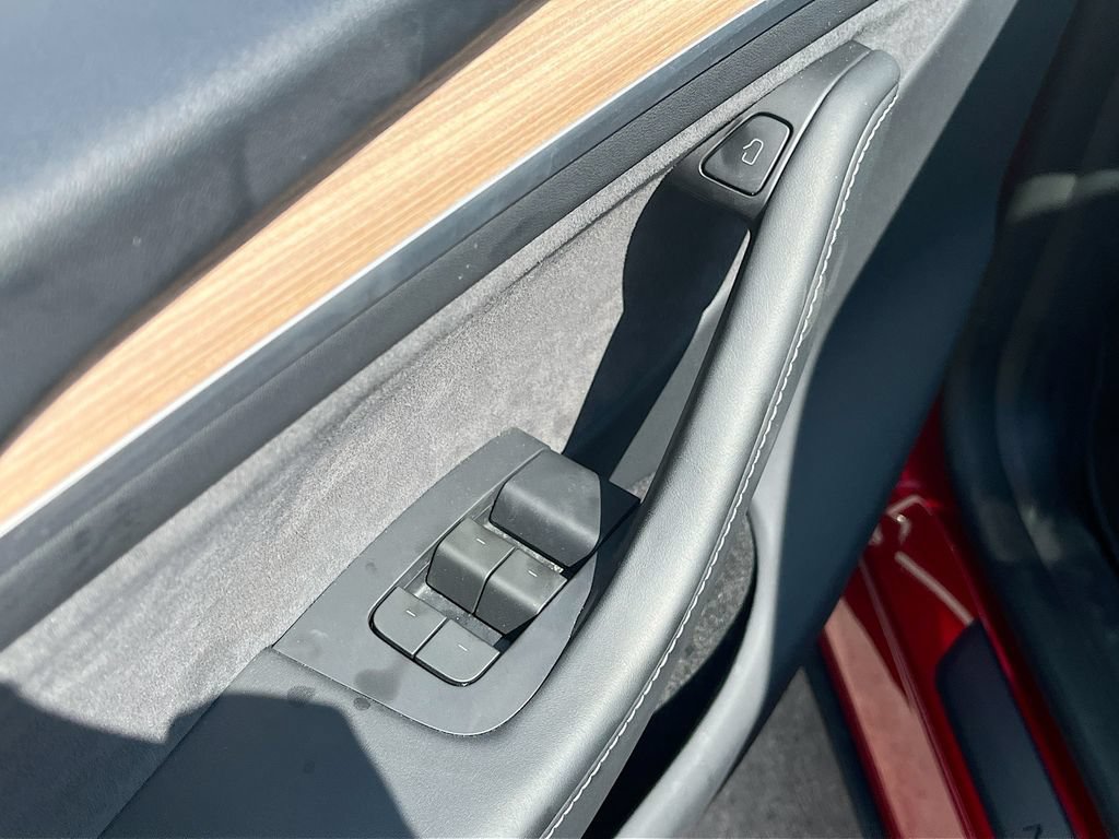Used 2024 Tesla Model Y AWD image 18