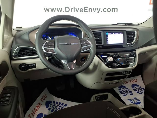 Used 2023 Chrysler Voyager LX FWD image 10