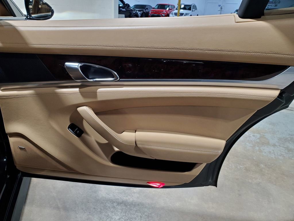 Used 2014 Porsche Panamera 4S Executive image 25