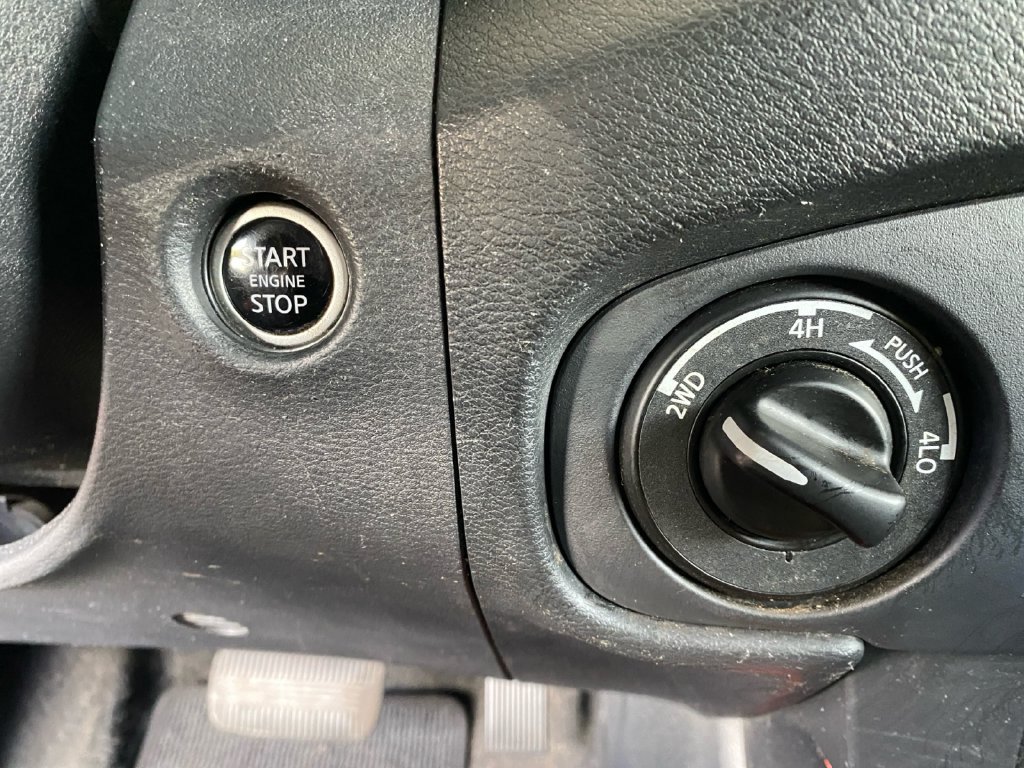 Used 2023 Nissan Frontier PRO-4X w/ Technology Package AWD/4WD image 17
