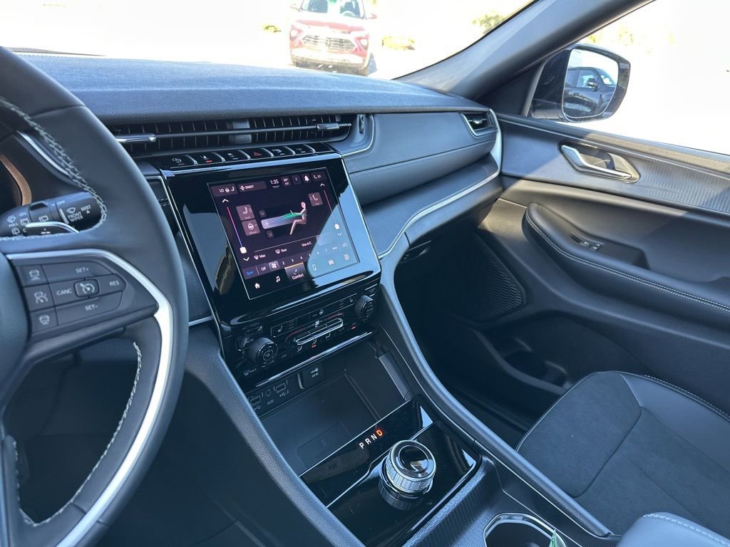 New 2025 Jeep Grand Cherokee Altitude AWD/4WD image 71