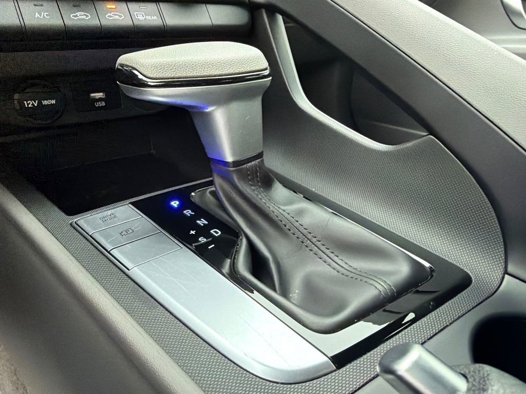 Used 2024 Hyundai Elantra SE image 30