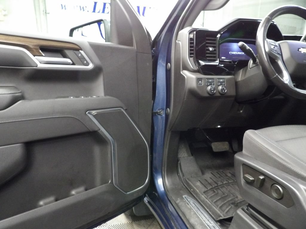 Used 2022 Chevrolet Silverado 1500 LT AWD/4WD image 42