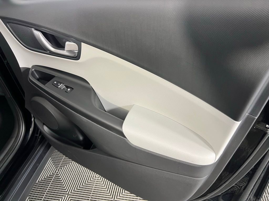 Used 2023 Hyundai Kona SE image 35