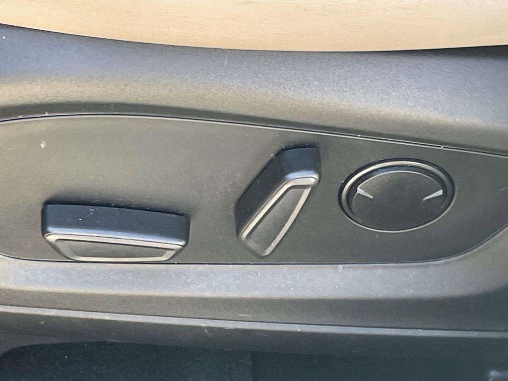 Used 2022 Ford Explorer XLT w/ Equipment Group 202A image 14