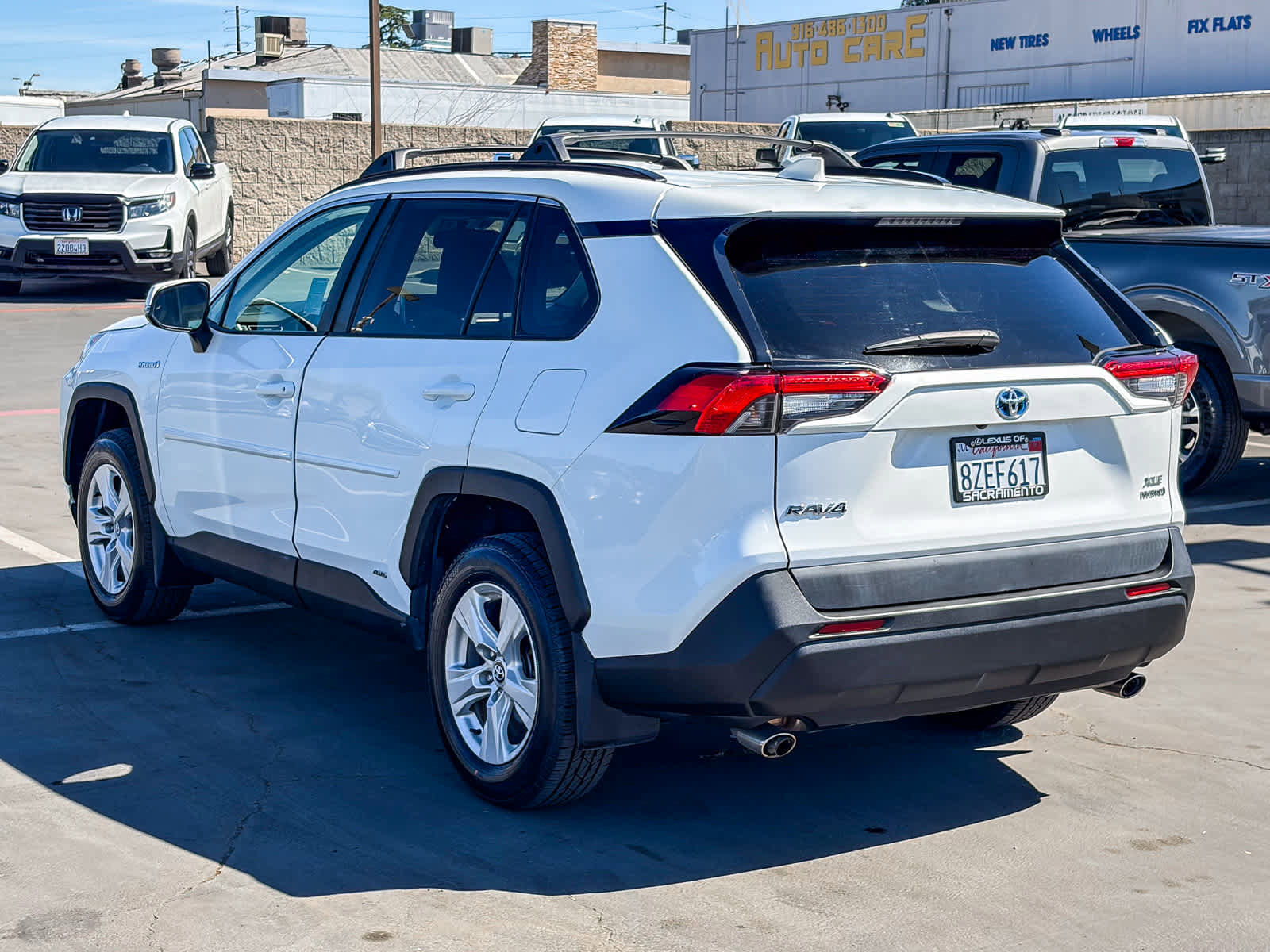 Used 2020 Toyota RAV4 XLE w/ Convenience Package image 2