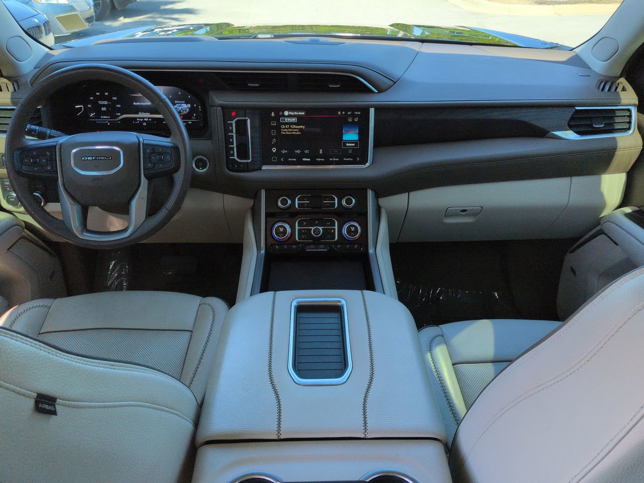 Used 2024 GMC Yukon XL Denali AWD/4WD image 14