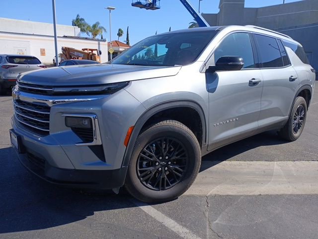 Used 2026 Chevrolet Traverse LT FWD image 1