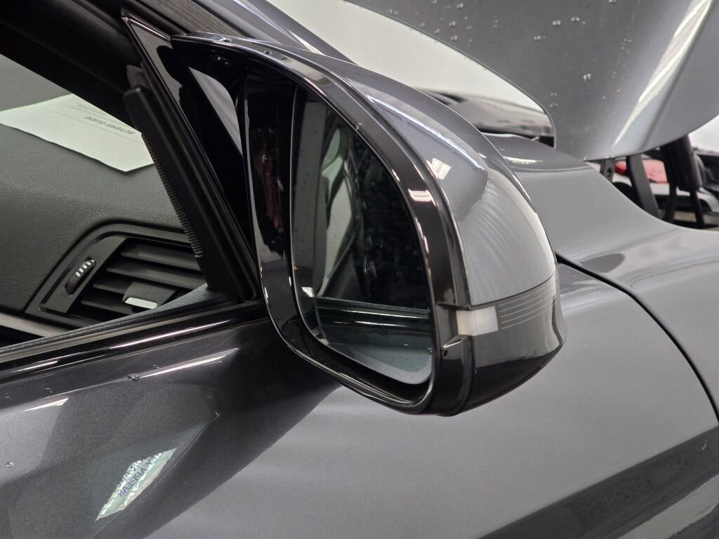 Used 2015 BMW M4 Convertible image 22