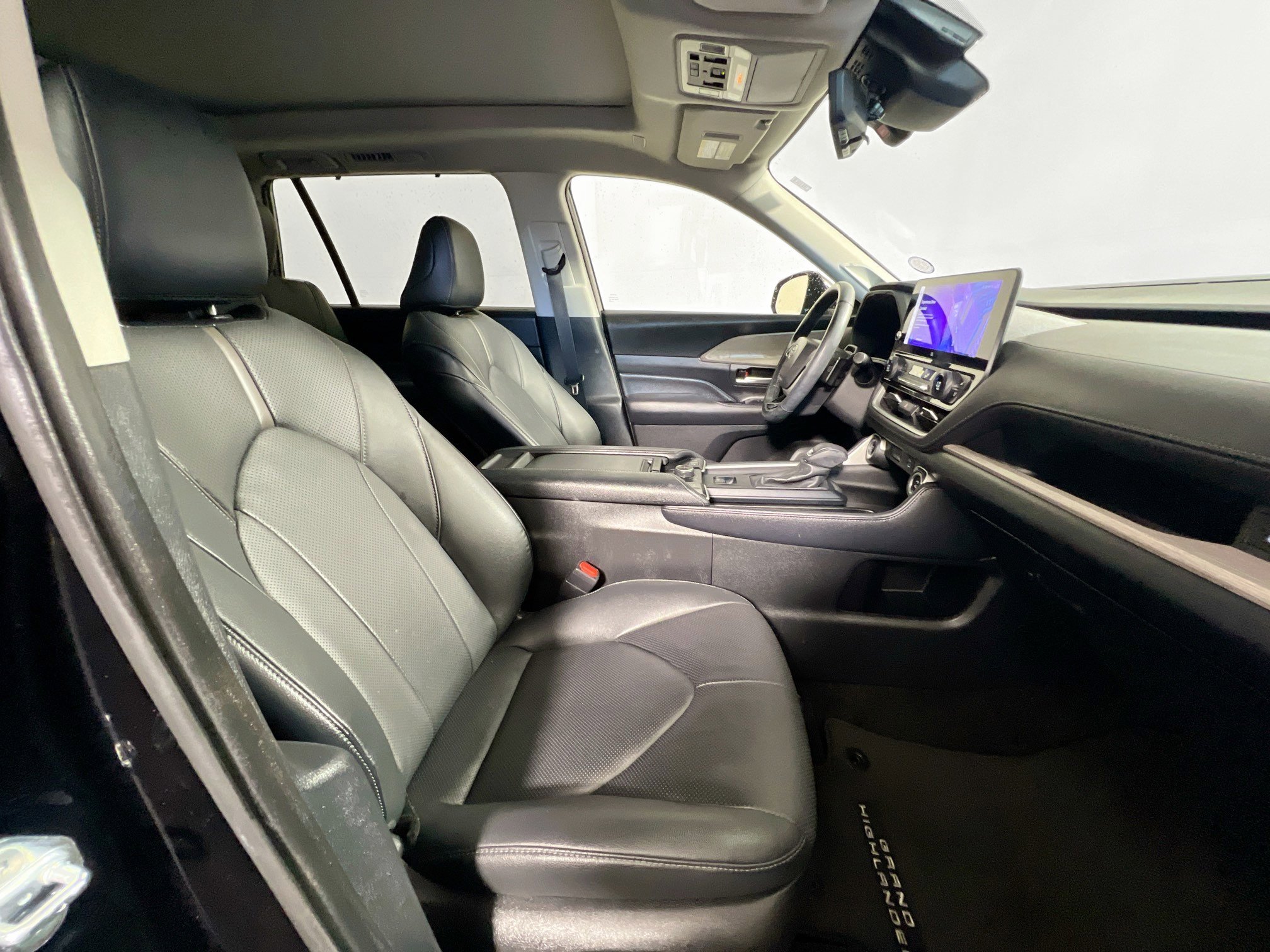 Used 2024 Toyota Grand Highlander Platinum image 31