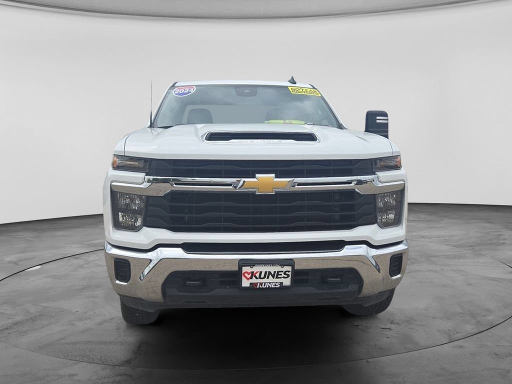 Used 2024 Chevrolet Silverado 2500 LT AWD/4WD image 4