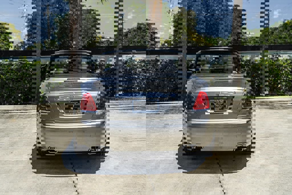 Used 2019 Rolls-Royce Dawn RWD image 32