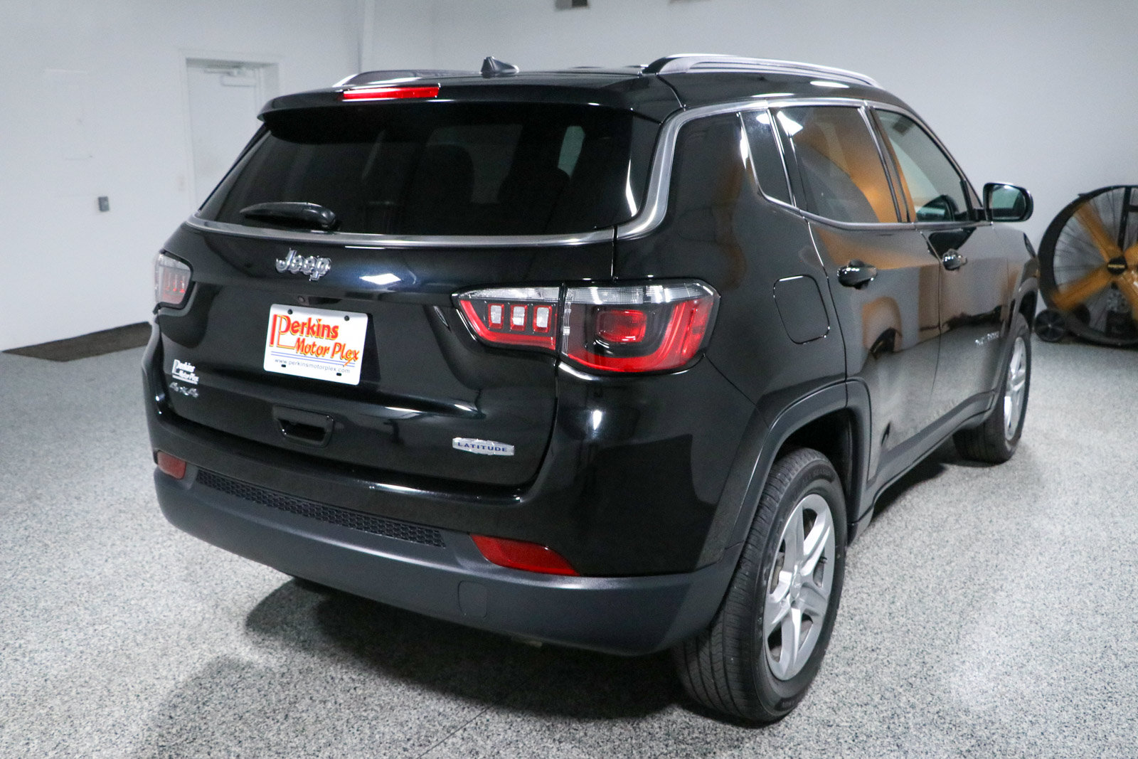 Used 2024 Jeep Compass Latitude AWD/4WD image 7