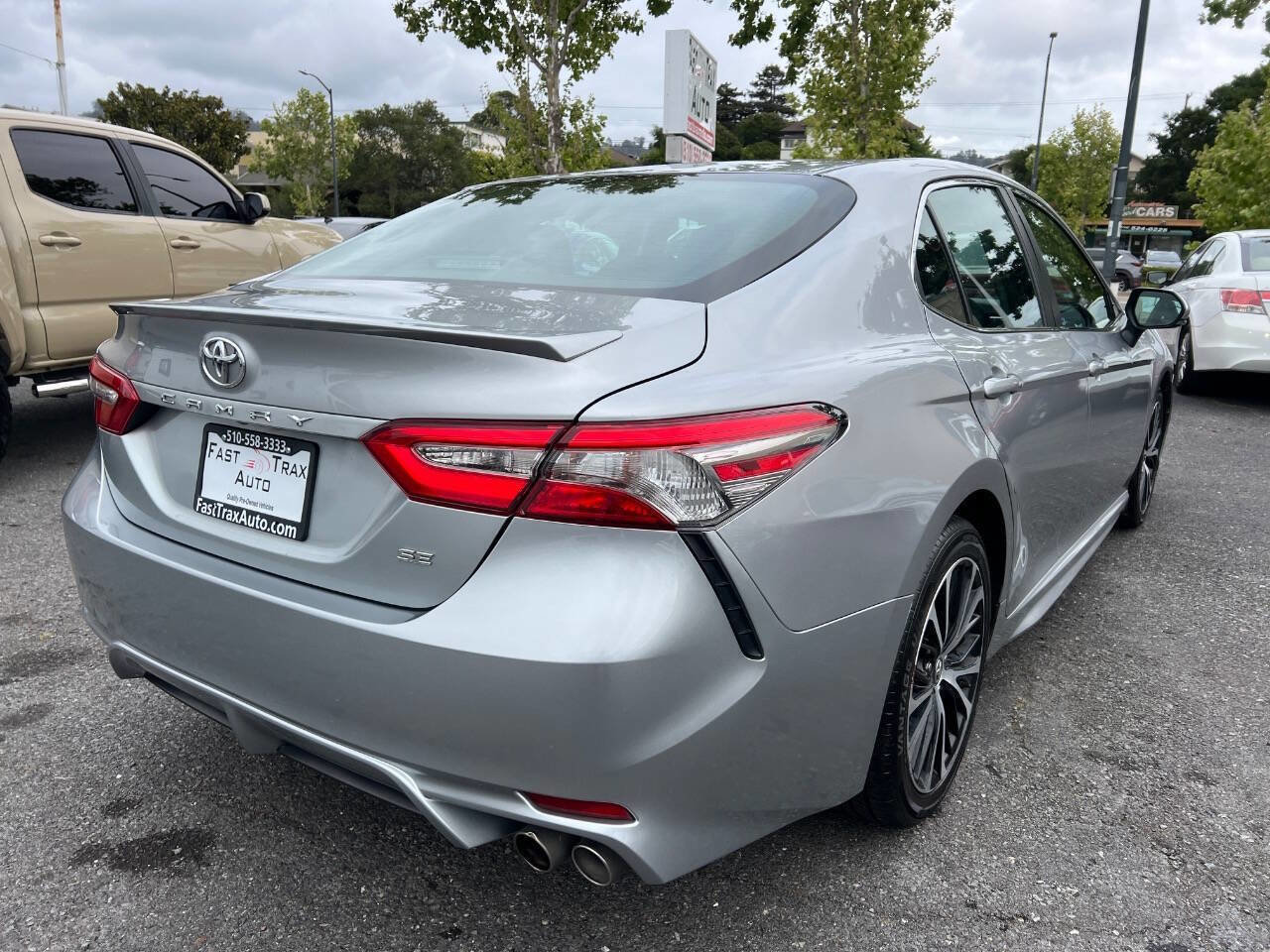 Used 2018 Toyota Camry SE w/ Convenience Package FWD image 4