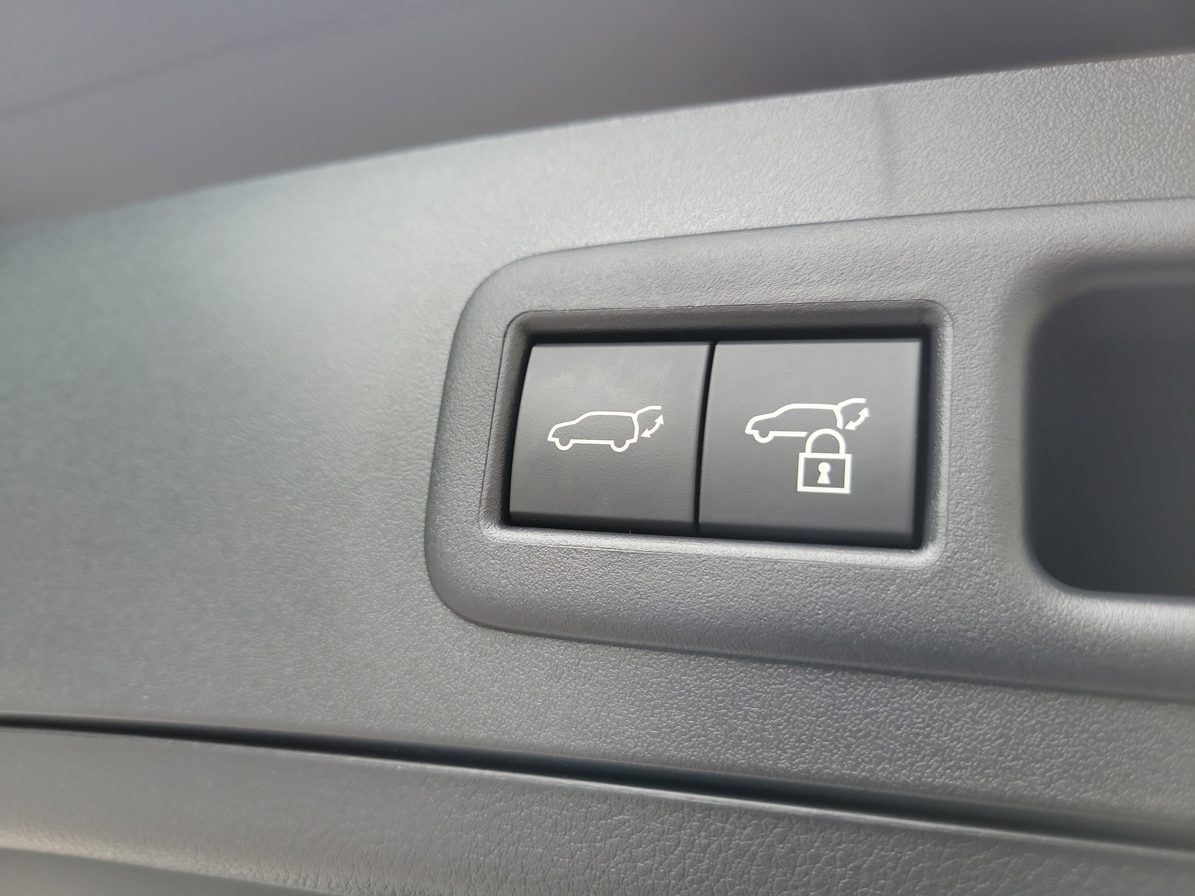 Used 2025 Lexus UX 300h FWD w/ Accessory Package (Z2) image 10