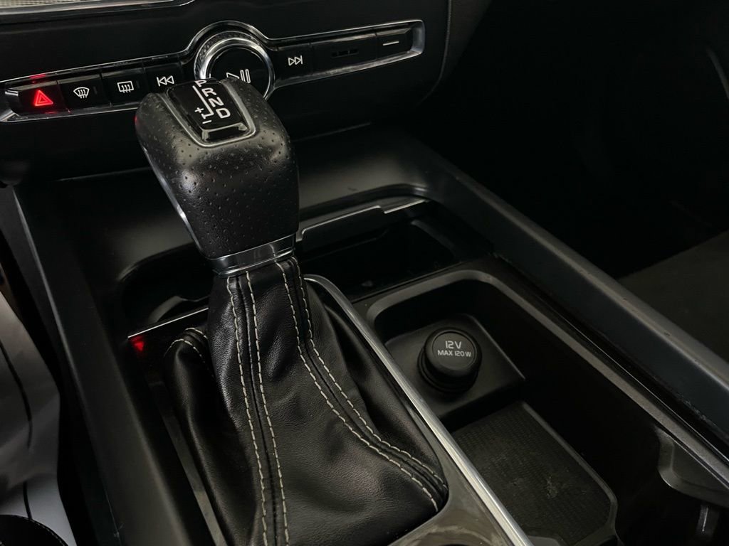 Used 2018 Volvo XC60 T6 R-Design w/ Convenience Package image 38