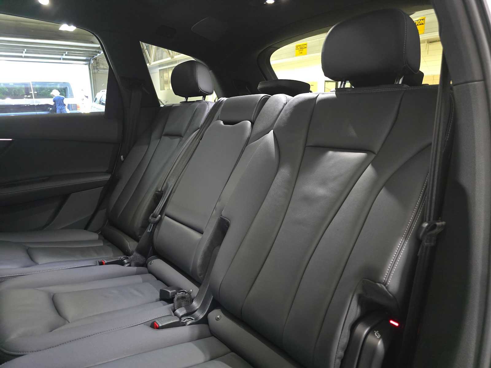 Used 2025 Audi Q7 3.0T Premium Plus AWD/4WD image 17
