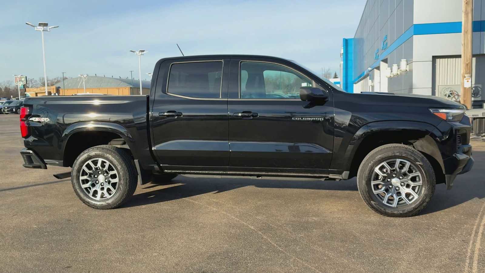 Used 2023 Chevrolet Colorado LT w/ LT Convenience Package III image 9