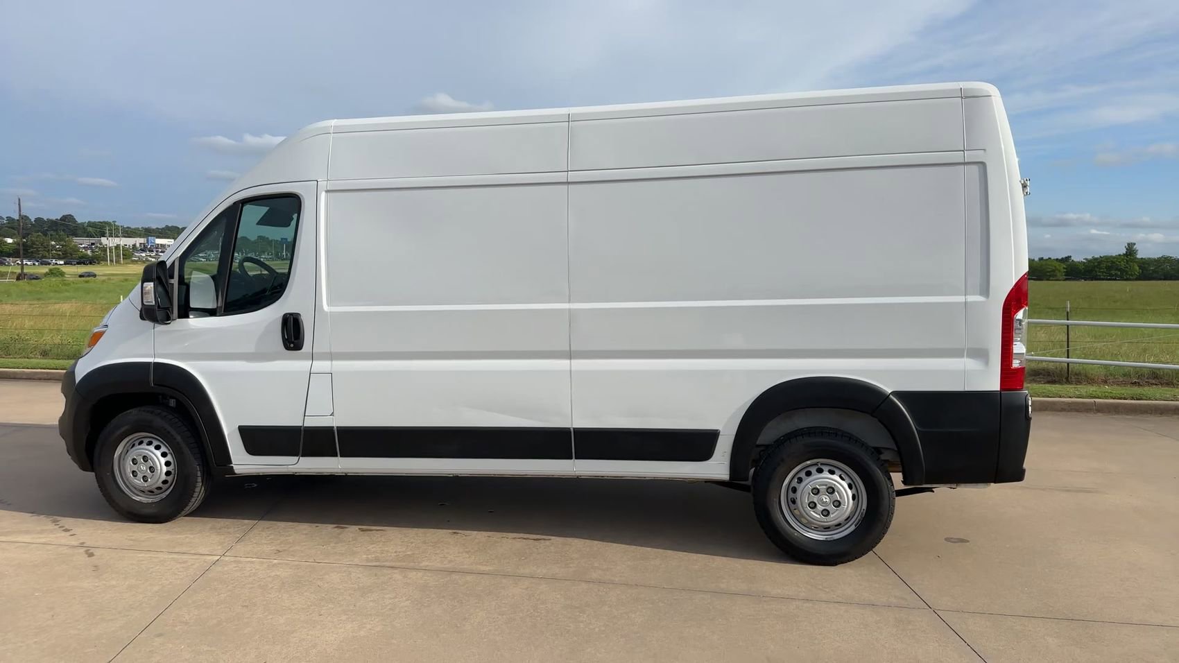 Used 2025 RAM ProMaster 2500 w/ Convenience Group FWD image 6