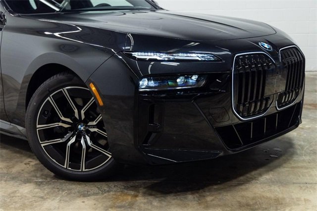 Used 2025 BMW i7 xDrive60 w/ Executive Package image 7