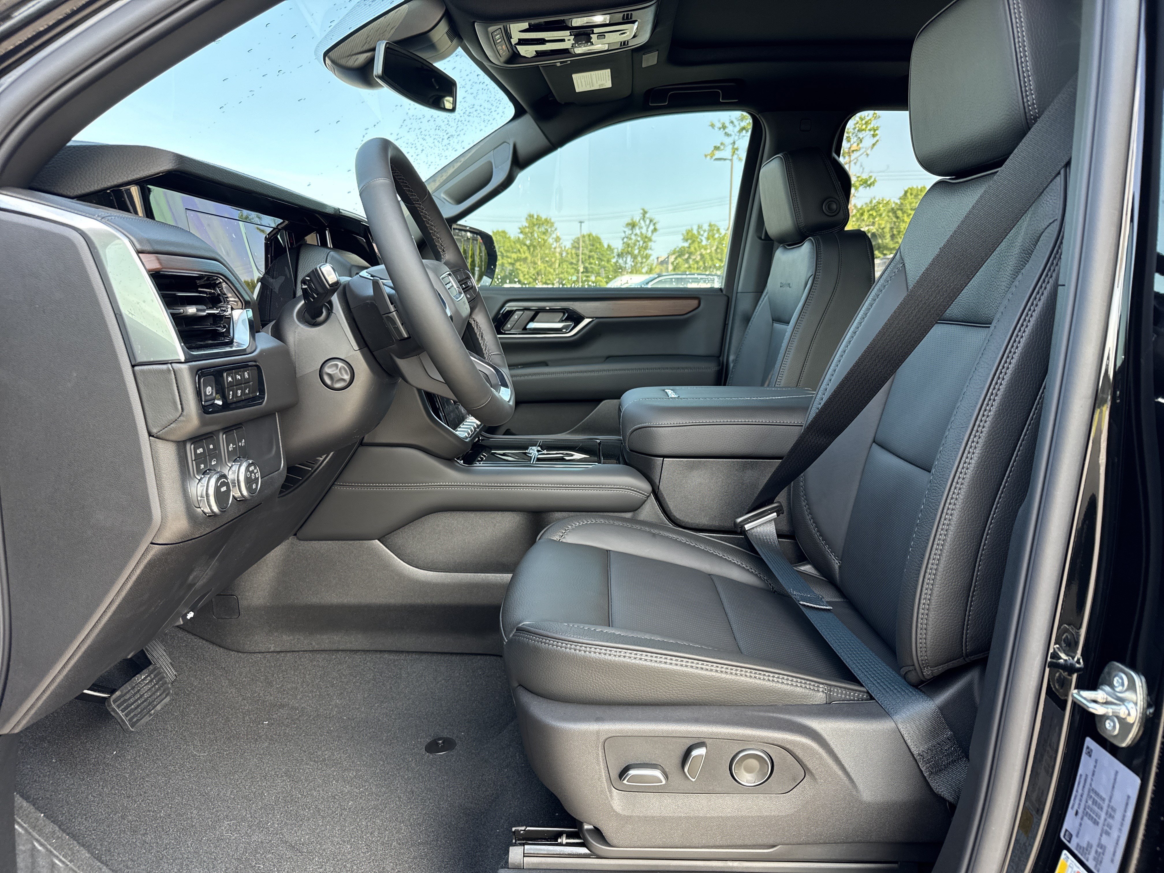 New 2026 GMC Yukon XL Denali w/ Sun & Power Step Package AWD/4WD image 17