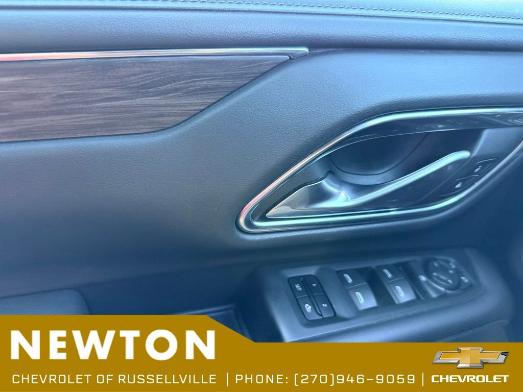 Used 2022 Chevrolet Suburban LT RWD image 28