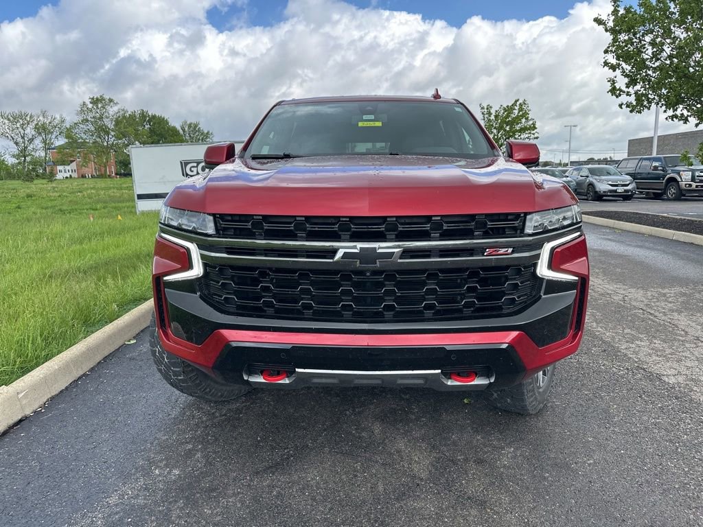 Used 2022 Chevrolet Suburban Z71 w/ Luxury Package AWD/4WD image 2