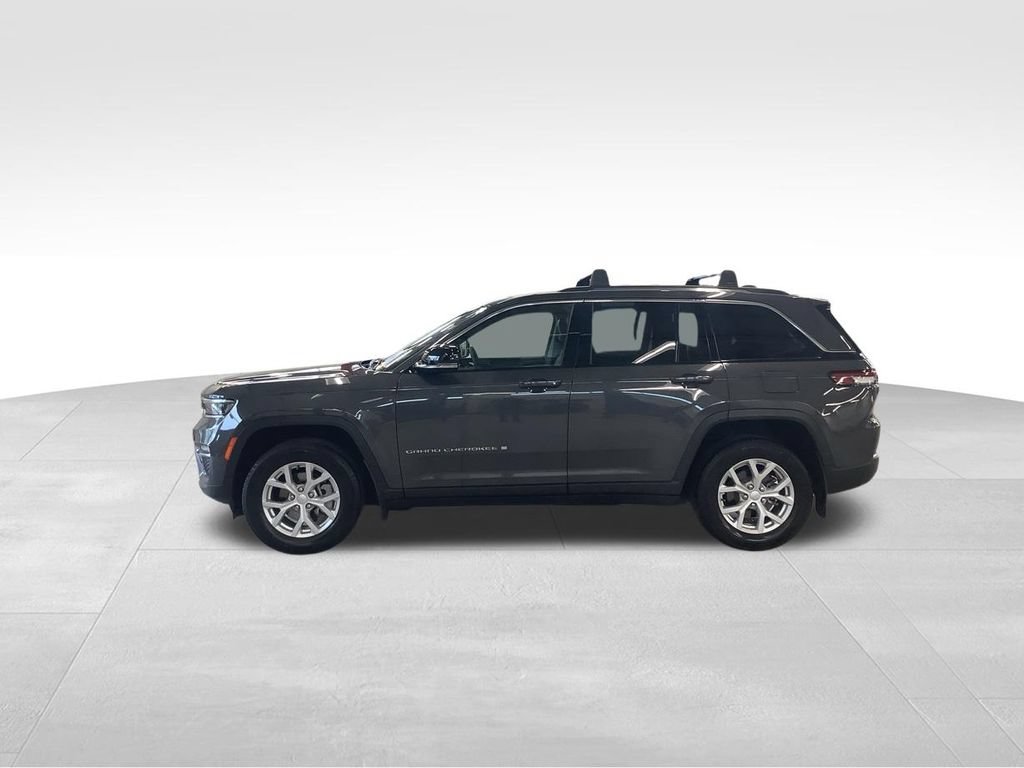 Used 2023 Jeep Grand Cherokee Limited AWD/4WD image 3