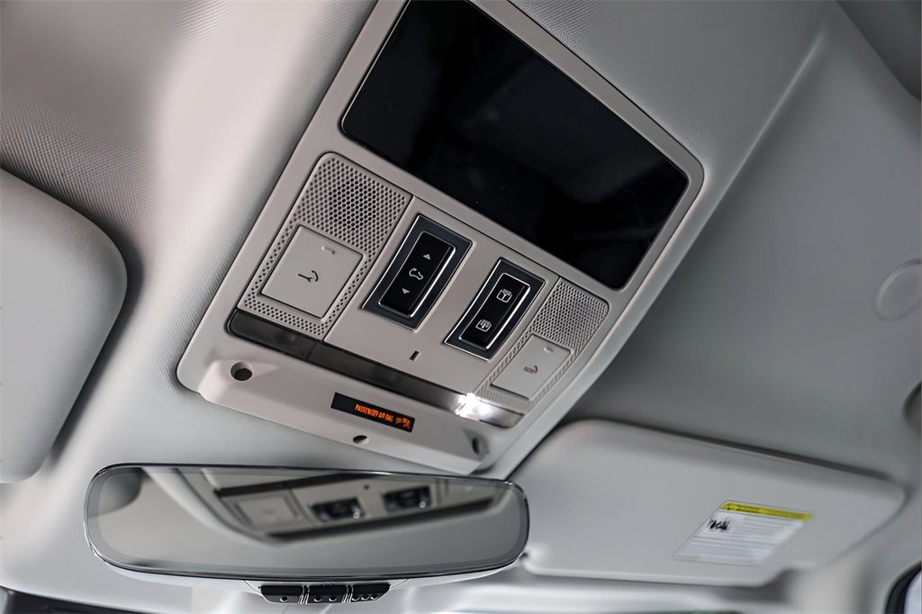 Used 2024 Land Rover Defender 110 X-Dynamic SE image 21