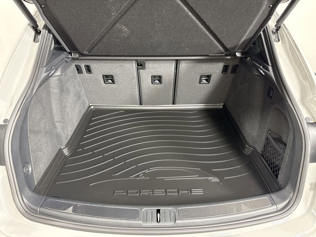 Certified 2025 Porsche Macan GTS AWD/4WD image 21