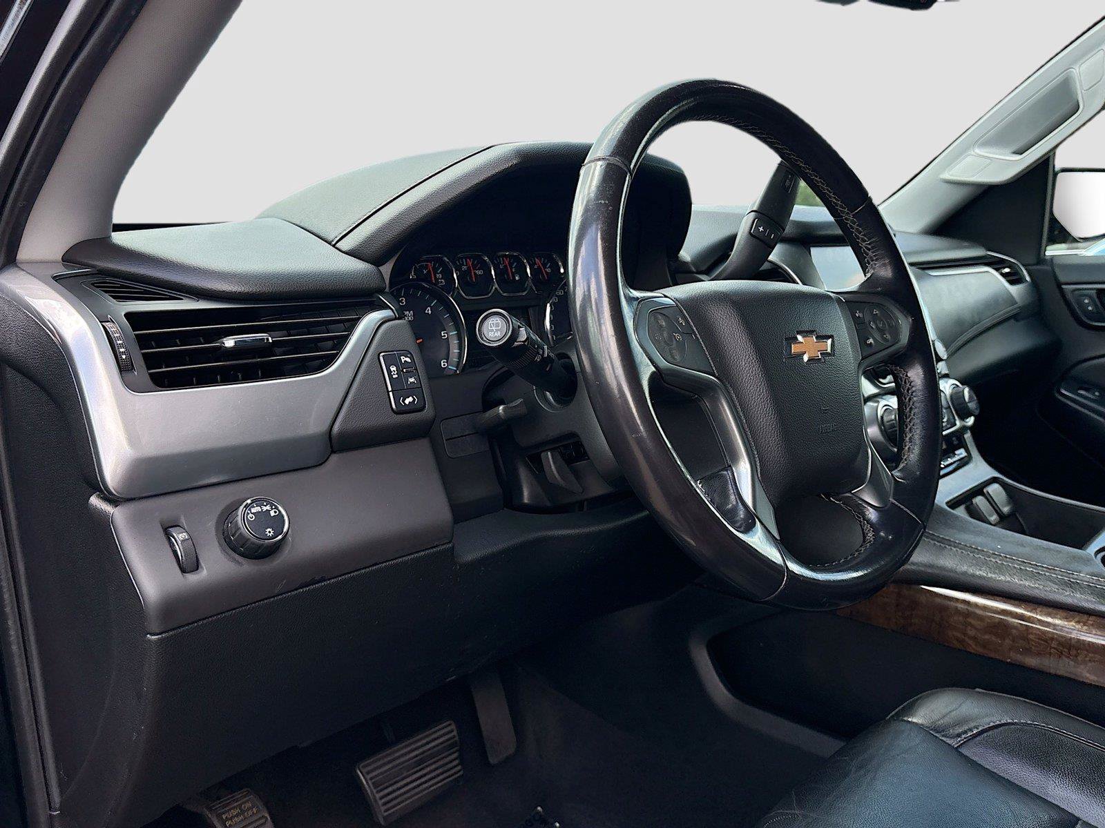 Used 2020 Chevrolet Suburban LT RWD image 9