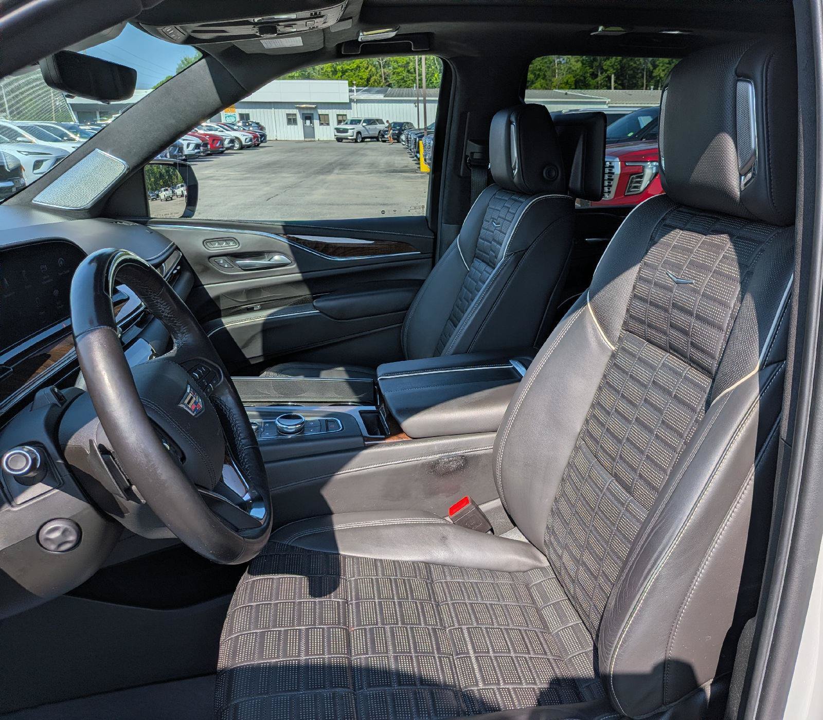 Used 2021 Cadillac Escalade Sport Platinum w/ LPO, ONYX Package AWD/4WD image 12