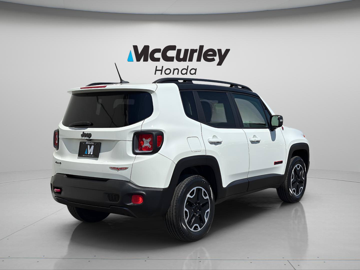 Used 2017 Jeep Renegade Trailhawk AWD/4WD image 3