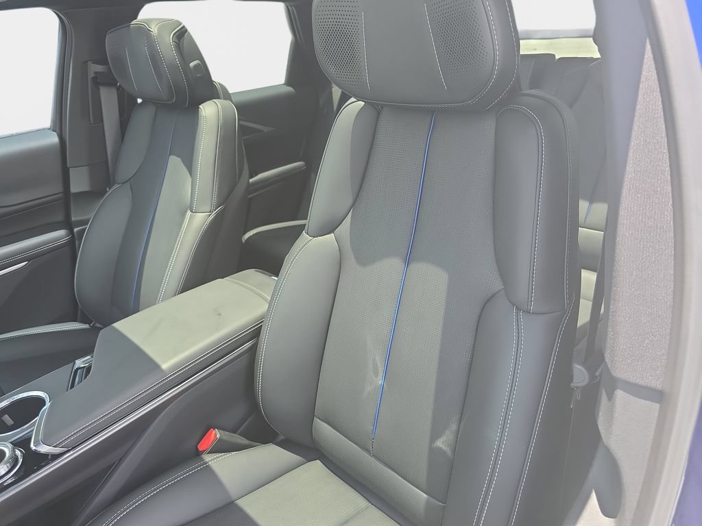 Used 2026 Cadillac Lyriq Signature Sport AWD/4WD image 23