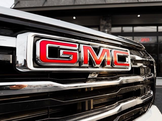 Used 2025 GMC Terrain Elevation AWD/4WD image 4