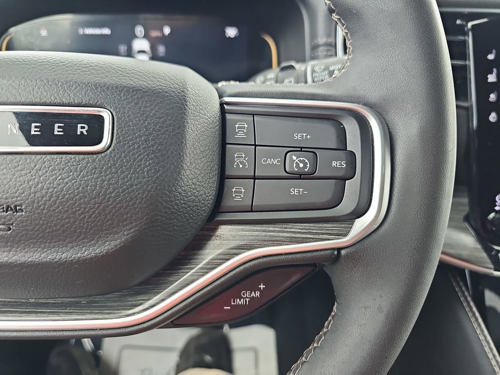 Used 2024 Jeep Wagoneer Series II w/ Flexible Seating Group image 23